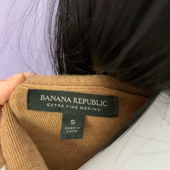 Banana Republic Beige Wool V-Neck Sweater - Picture 5 of 13